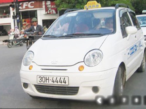 Taxi "tứ tử" trình làng